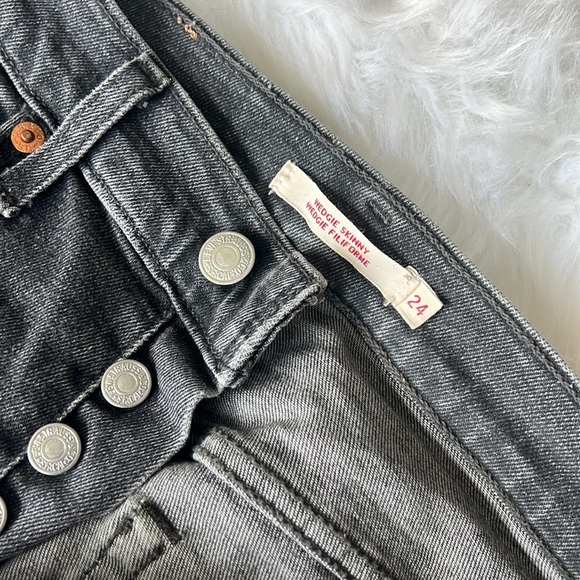 Levi’s wedgie skinny jeans size 24, PERFECT CONDITION!! So flattering!! - Picture 4 of 5
